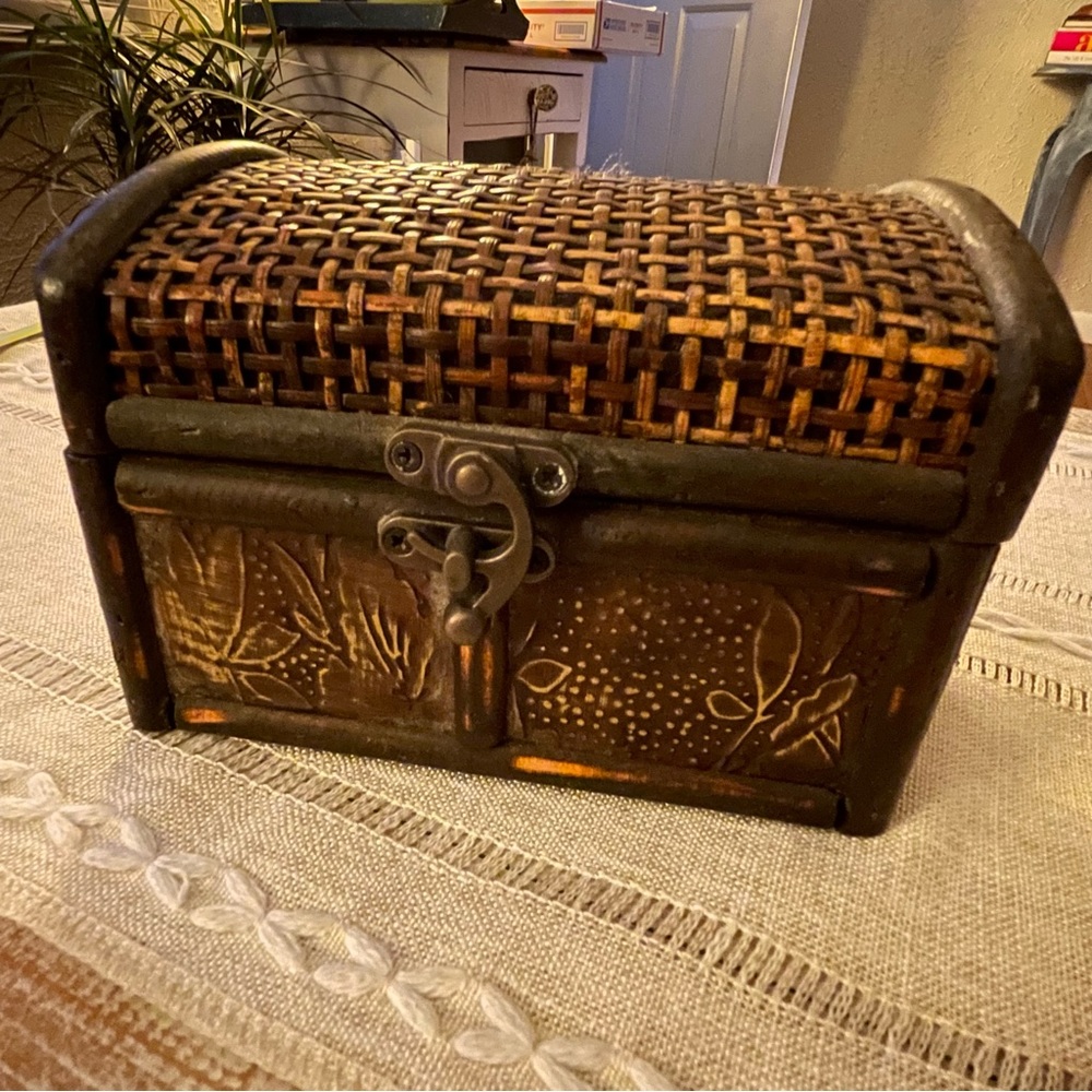 WOOD RECTANGULAR STORAGE DECORATIVE BOX CHEST WITH LID/CLASP